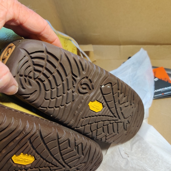 Manitobah Mukluks size 9 new in box - Picture 5 of 8